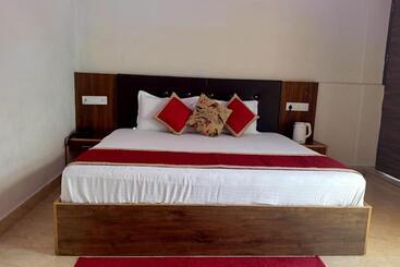 هتل Sunny Pines Resort