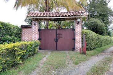 هتل Villa Monica