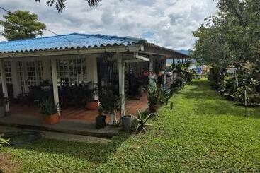 هتل Villa Monica