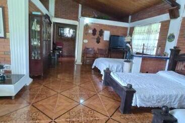 هتل Villa Monica