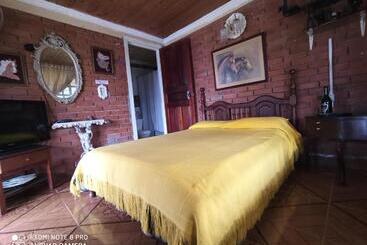 هتل Villa Monica