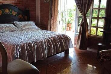 هتل Villa Monica