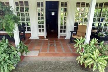هتل Villa Monica