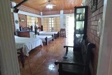 هتل Villa Monica