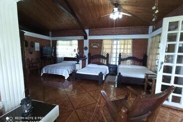 هتل Villa Monica