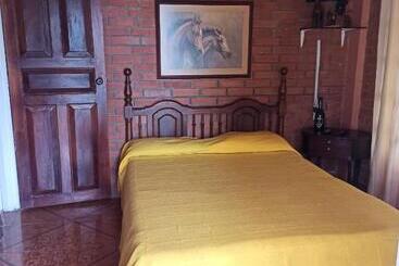 هتل Villa Monica