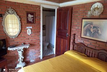 هتل Villa Monica