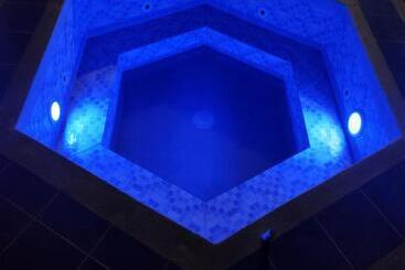 هتل Villa Monica
