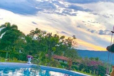 هتل Villa Monica