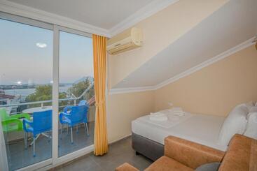 Huzur Royal