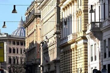 تختخواب و صبحانه Residenze Romanae   Vicolo Dell Aquila