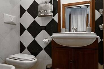 تختخواب و صبحانه Residenze Romanae   Vicolo Dell Aquila