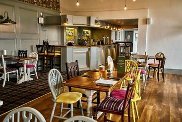 هتل The Commodore Inn