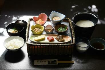 هتل Hitoyoshi Ryokan