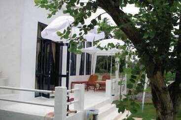 هتل Laemsing Whitehouse Resort