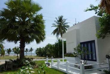 هتل Laemsing Whitehouse Resort