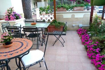 تختخواب و صبحانه Le Camelie