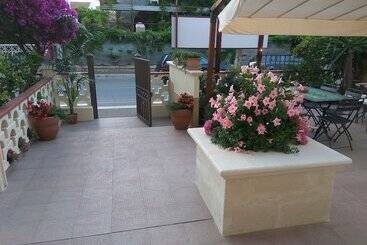 تختخواب و صبحانه Le Camelie