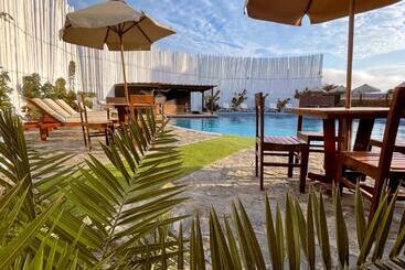 فندق Delfines De Chicama