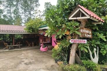 هتل Douangjinda Resort