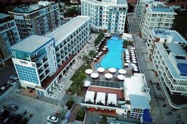 هتل Grandblue Resort