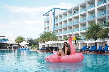 هتل Grandblue Resort