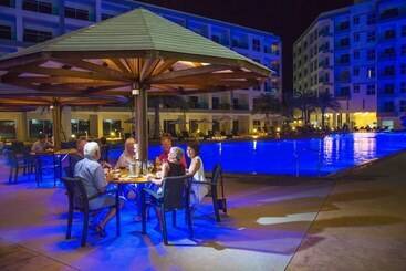 هتل Grandblue Resort