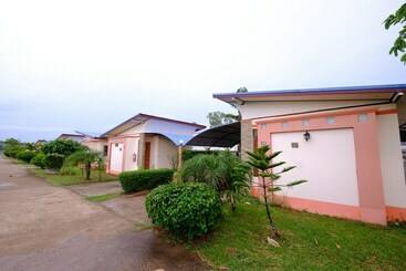 هتل Koko Resort Sakon Nkhon