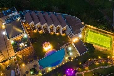 هتل Peduase Valley Resort