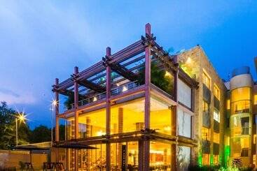 هتل Peduase Valley Resort