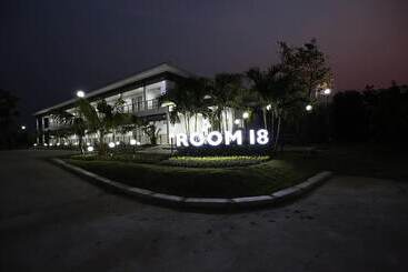هتل Room 18 At Ptt Wangchao