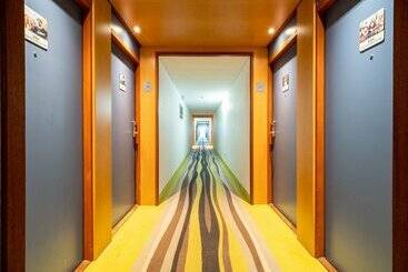 B&B HOTEL Calais Terminal Cité de l'Europe 4 étoiles