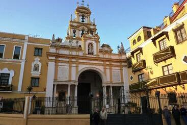 هتل Alcoba Del Rey De Sevilla