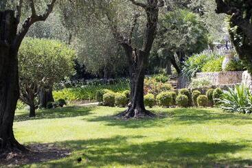 هتل Bastide Saint Antoine  Relais & Chateaux