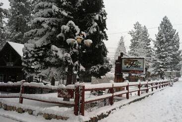 هتل Big Bear Frontier