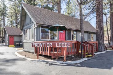 هتل Big Bear Frontier