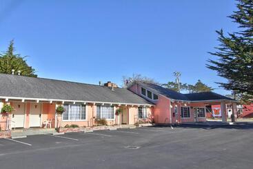 هتل Butterfly Grove Inn