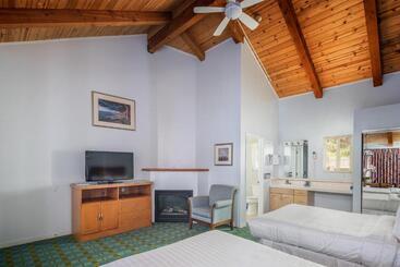 هتل Butterfly Grove Inn