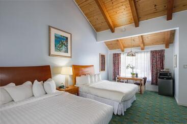 هتل Butterfly Grove Inn