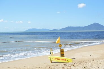هتل Cairns Beach Resort