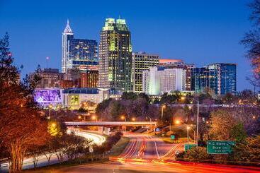 هتل Candlewood Suites Raleigh Crabtree, An Ihg