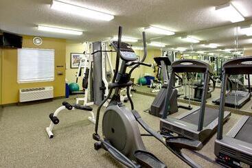 هتل Candlewood Suites Raleigh Crabtree, An Ihg