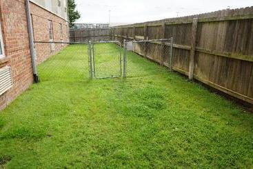 هتل Affordable Suites Of America Tulsa