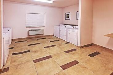 هتل Affordable Suites Of America Tulsa