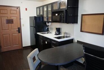 هتل Affordable Suites Of America Tulsa