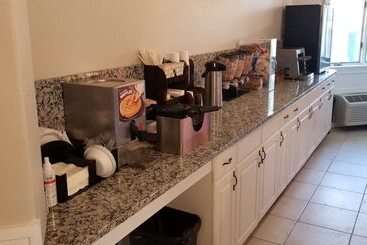 هتل Cedar Park Inn