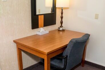 هتل Cedar Park Inn