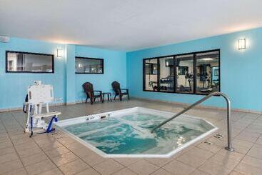 هتل Comfort Inn & Suites Grand Blanc Flint