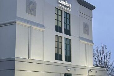 هتل Comfort Inn & Suites Grand Blanc Flint