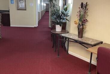 هتل Gold Star Inn & Suites